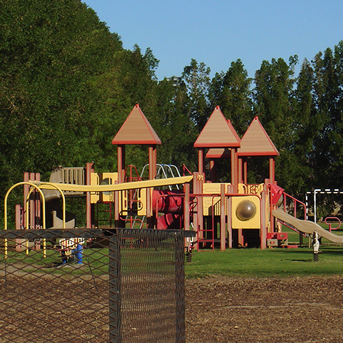 Construction d'un parc de jeux pour enfants